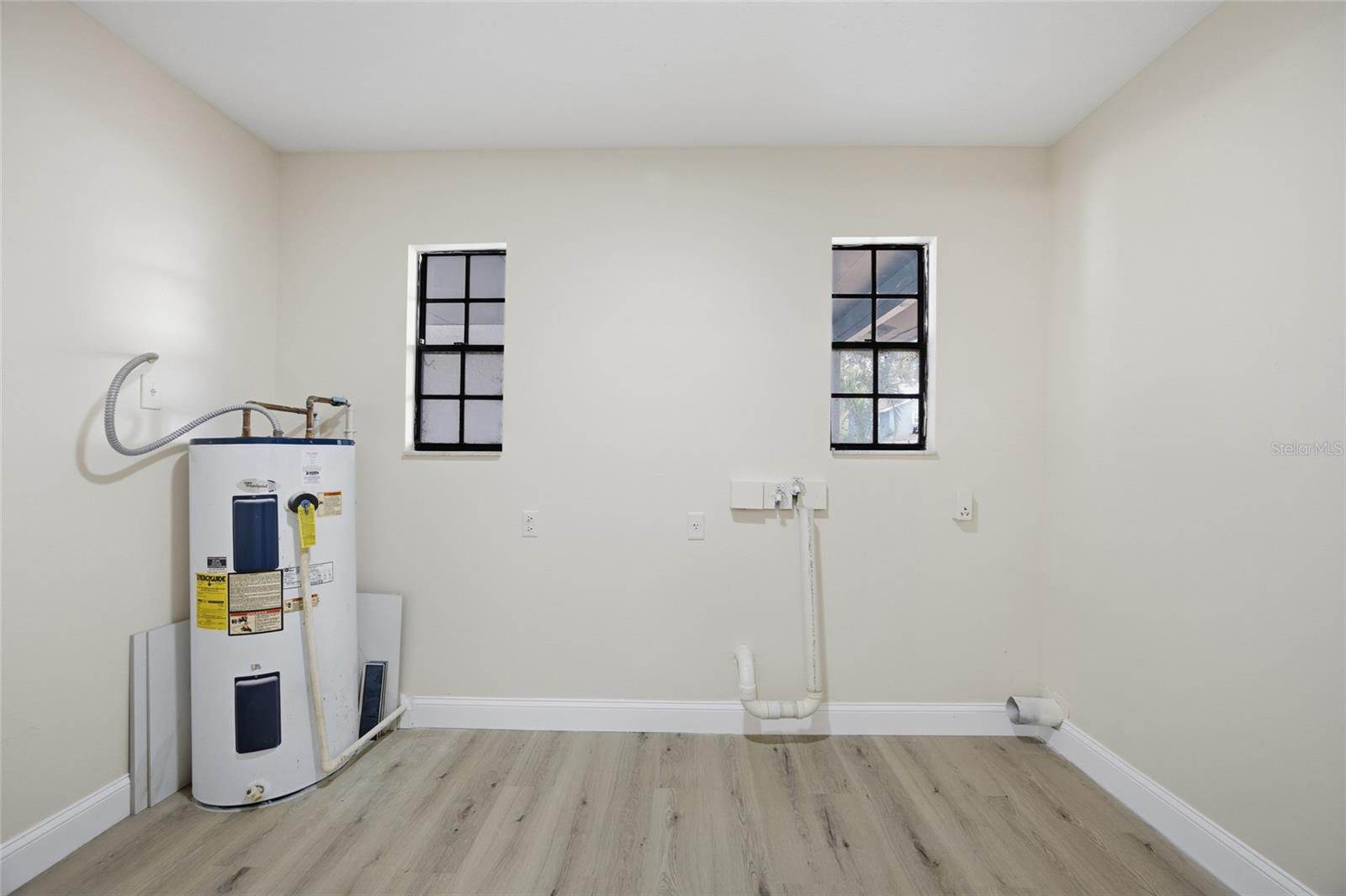 Image 30 of 39 For 920 Candlewood Avenue