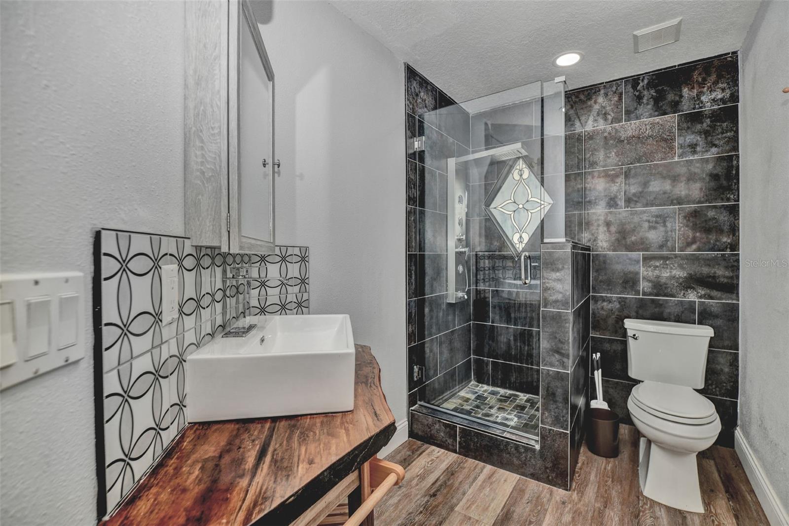 Image 21 of 38 For 7505 Jomel Drive