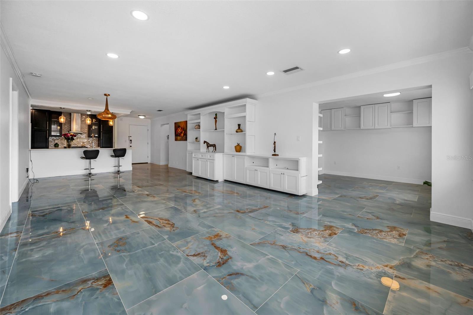 Image 10 of 51 For 100 Bluff View Drive 306c