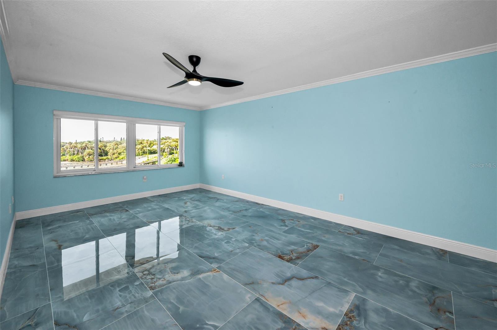 Image 17 of 51 For 100 Bluff View Drive 306c