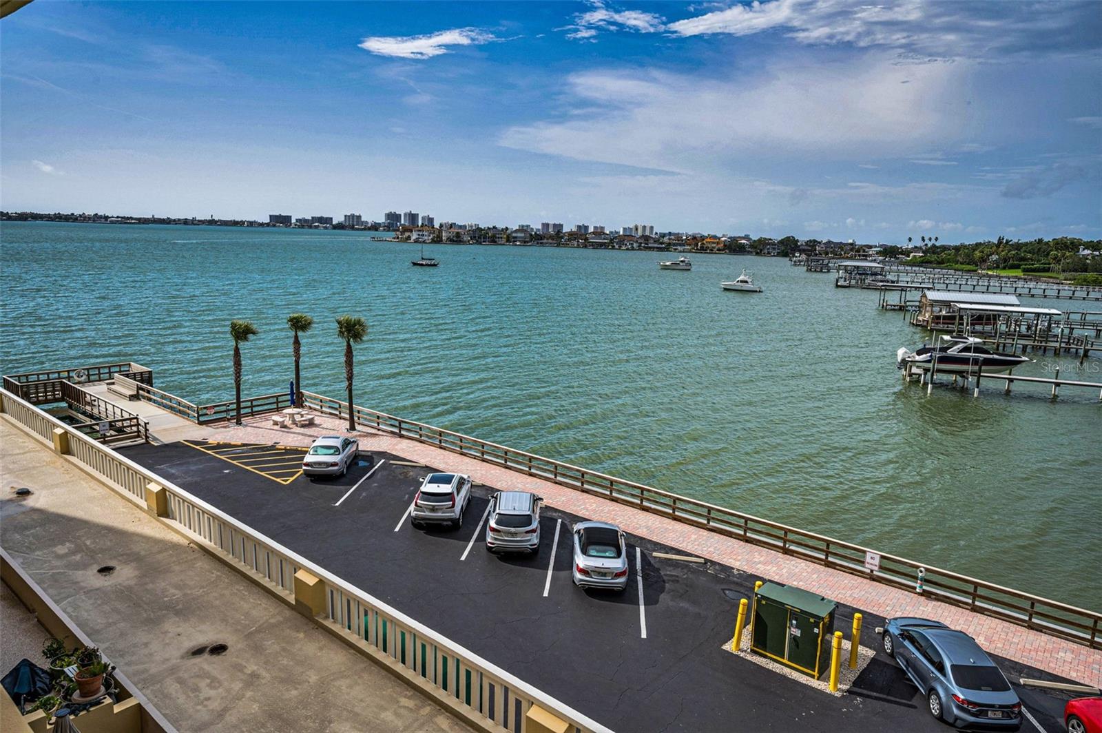 Image 19 of 51 For 100 Bluff View Drive 306c