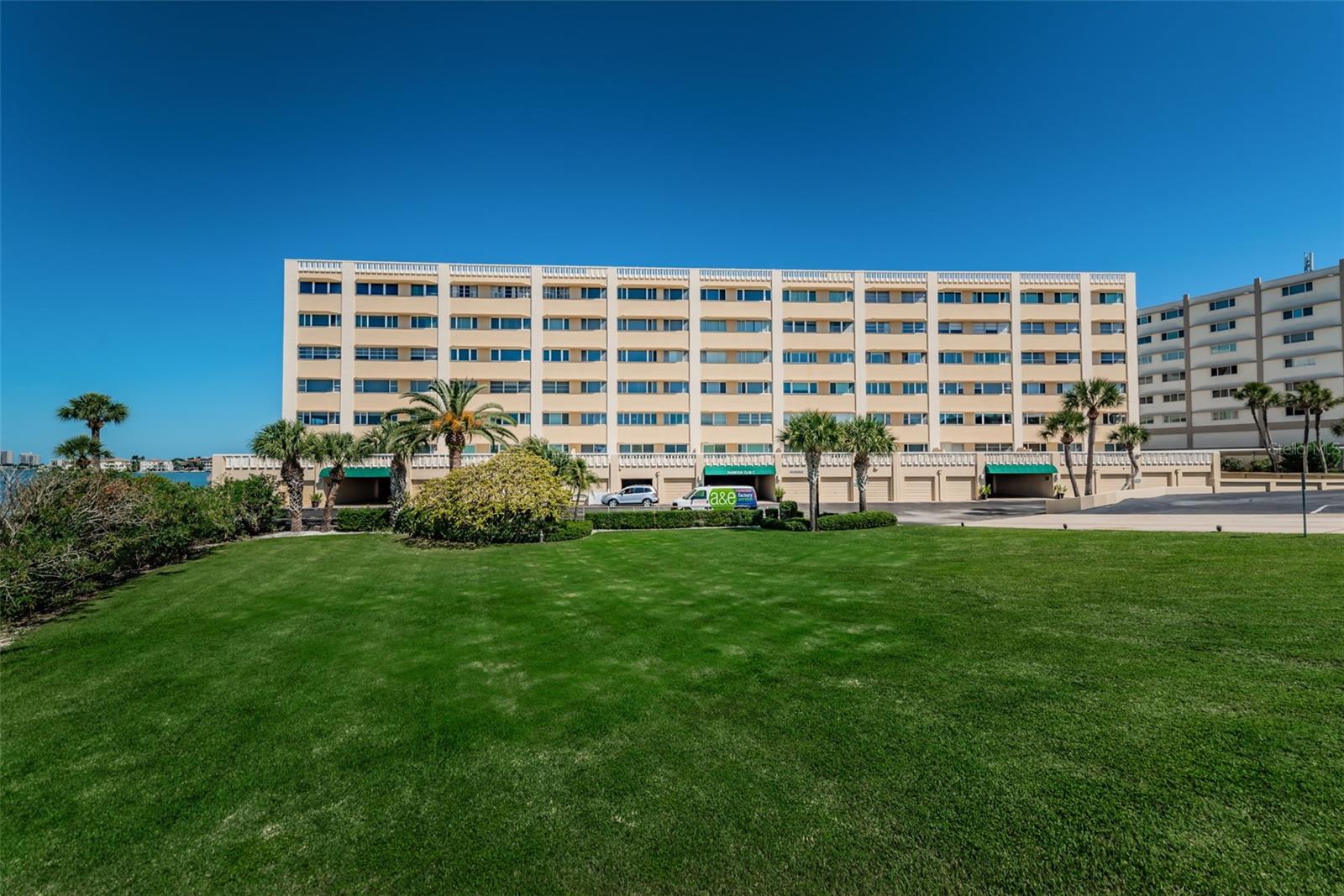 Image 2 of 51 For 100 Bluff View Drive 306c