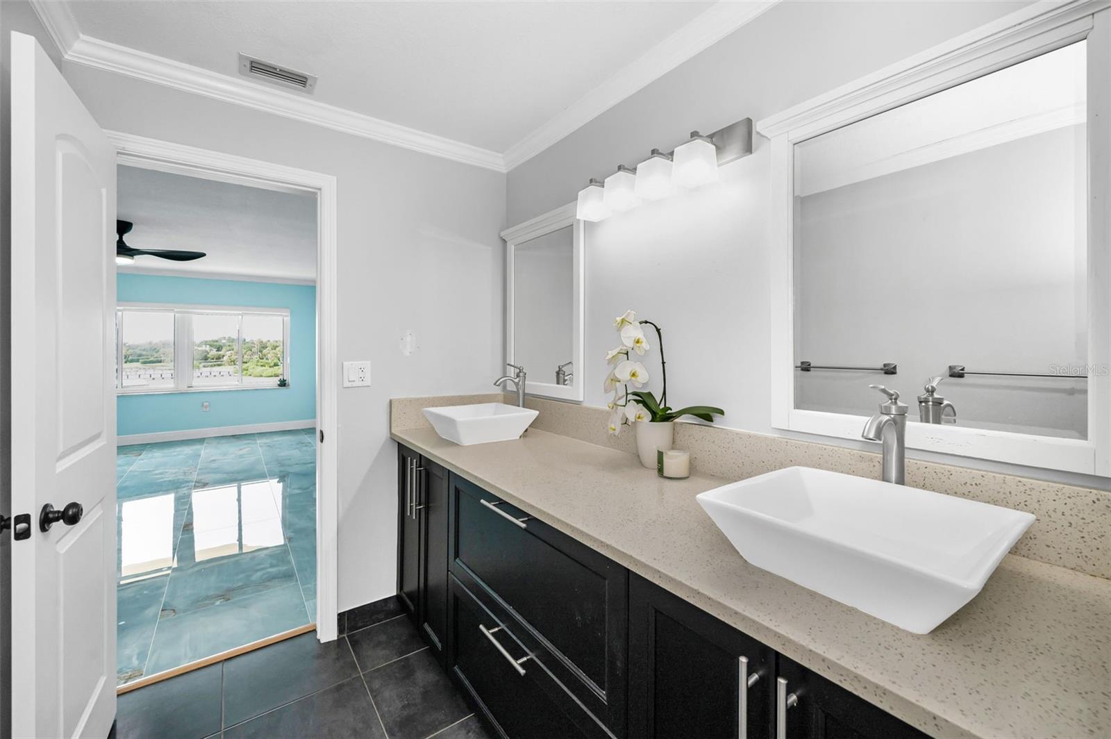 Image 24 of 51 For 100 Bluff View Drive 306c