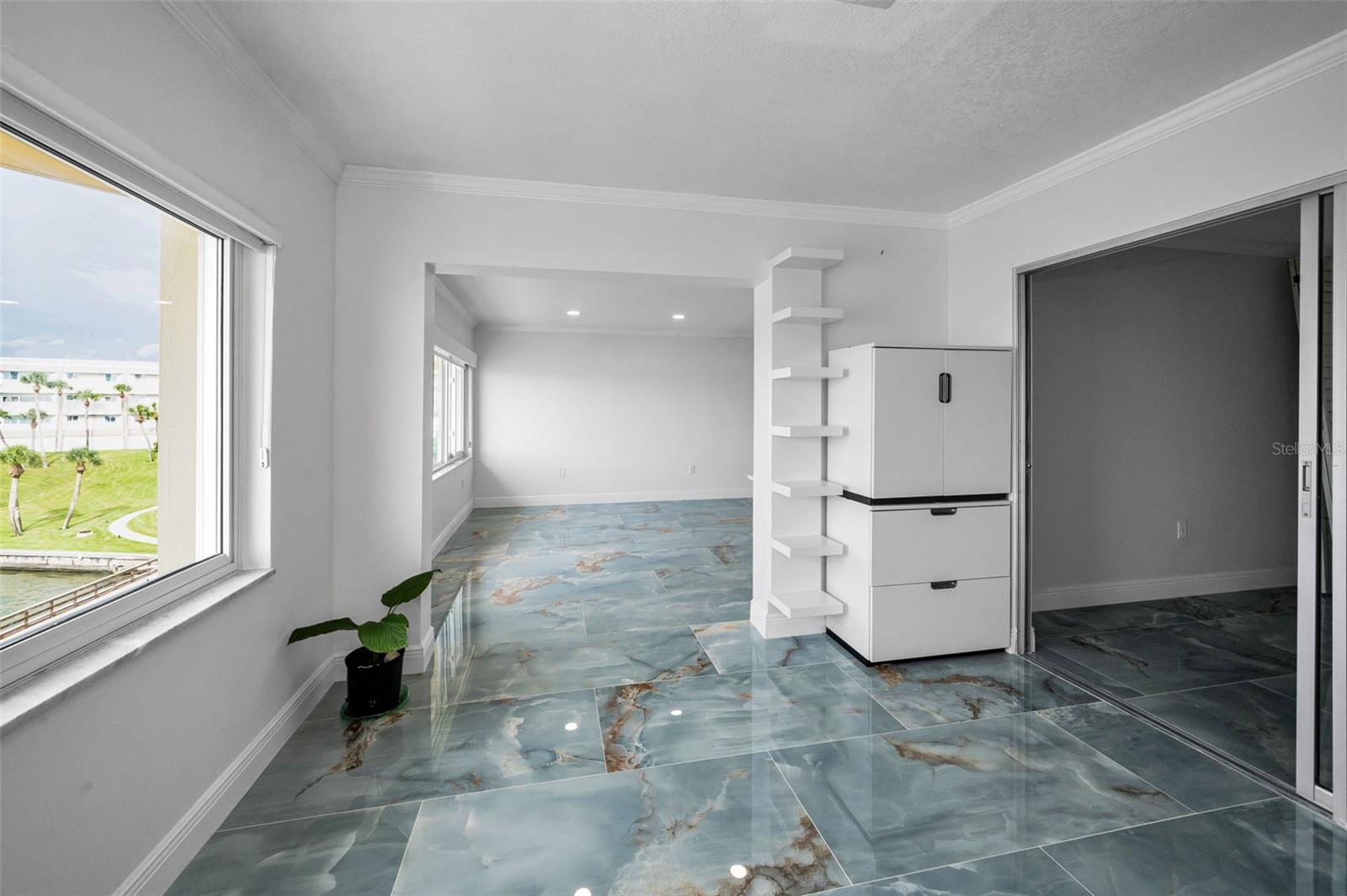 Image 28 of 51 For 100 Bluff View Drive 306c