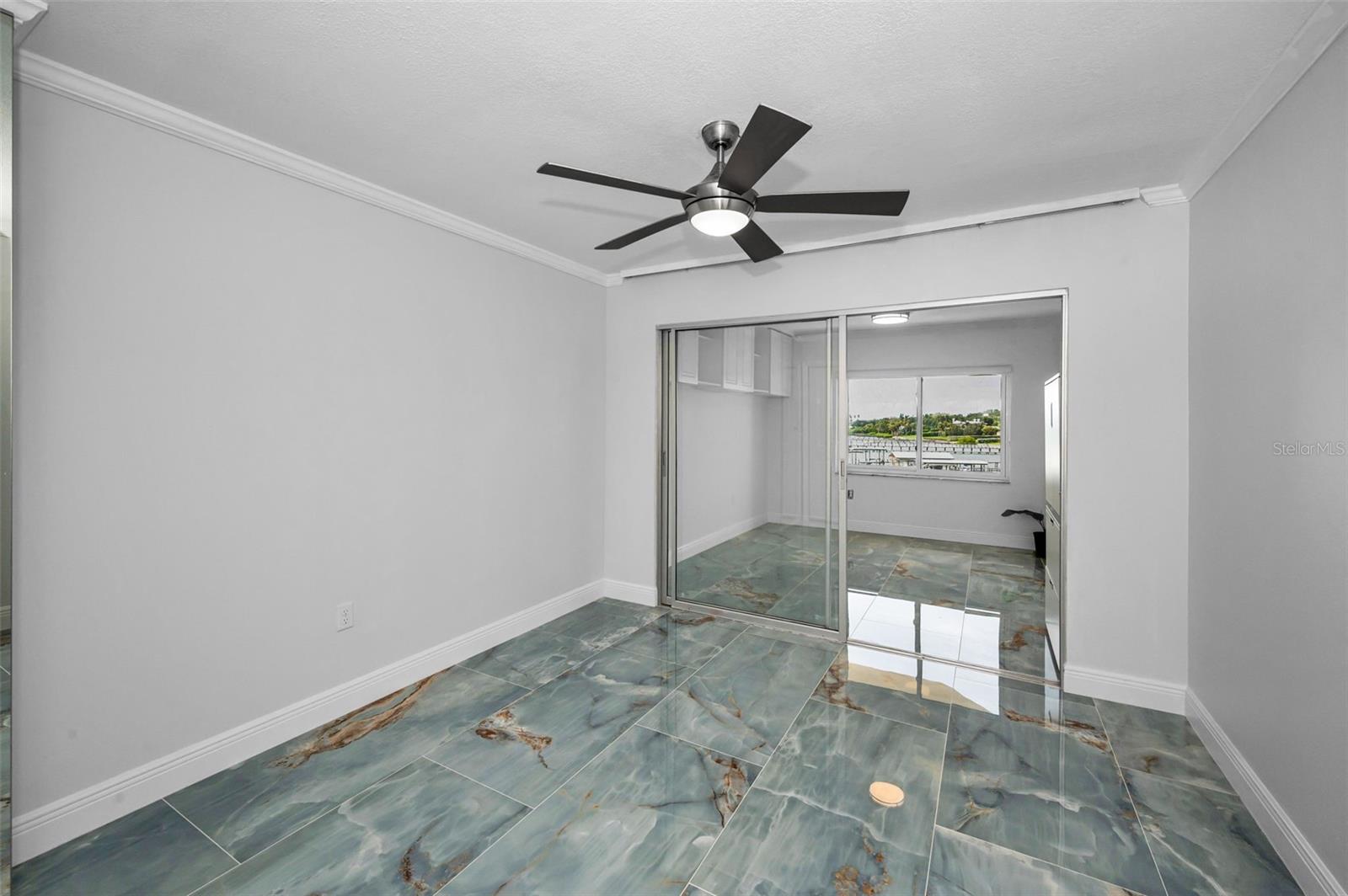 Image 29 of 51 For 100 Bluff View Drive 306c