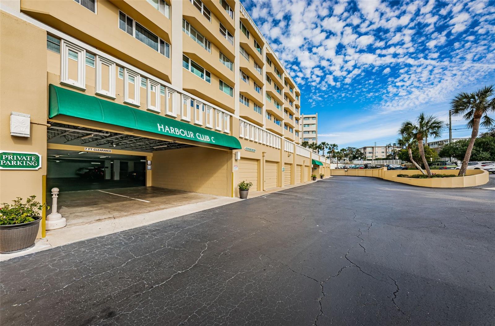 Image 32 of 51 For 100 Bluff View Drive 306c