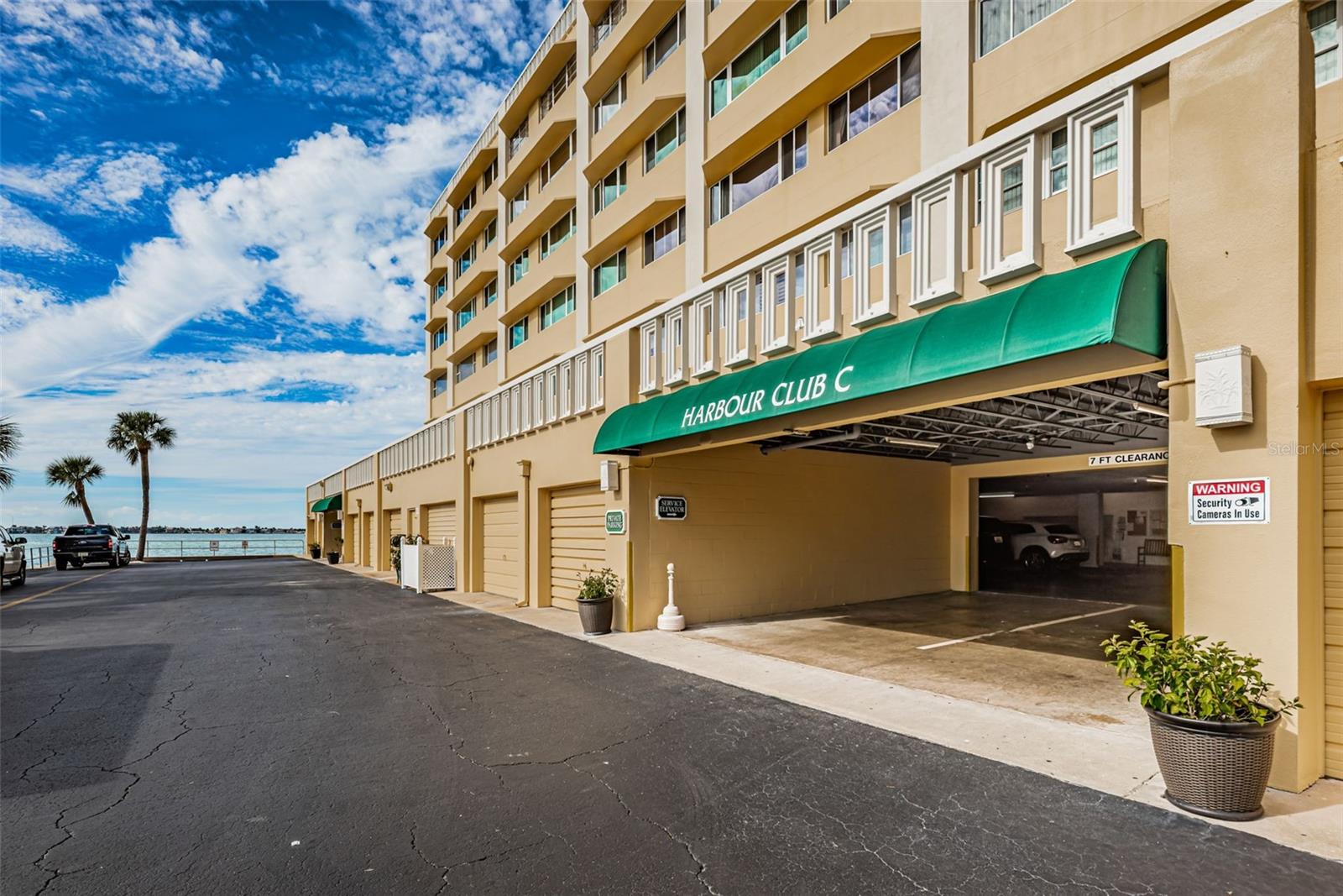 Image 33 of 51 For 100 Bluff View Drive 306c