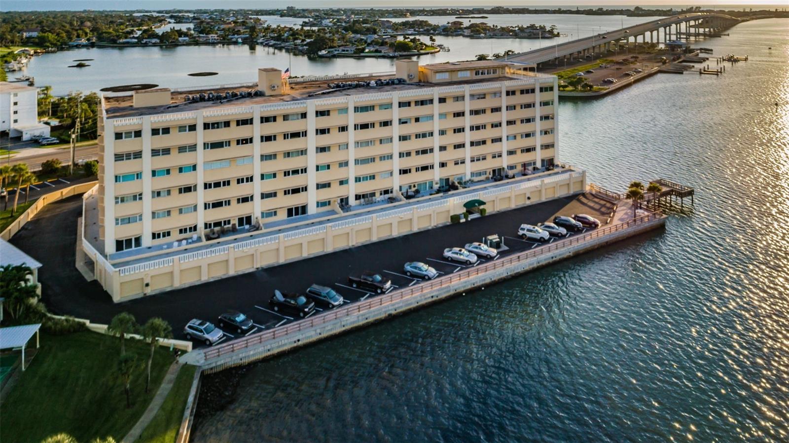 Image 34 of 51 For 100 Bluff View Drive 306c