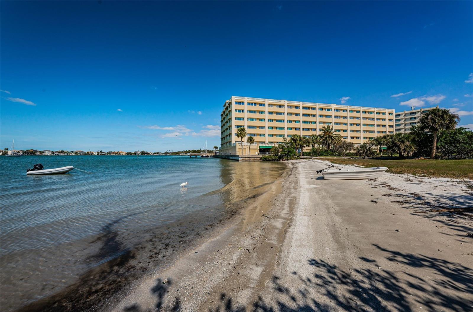 Image 43 of 51 For 100 Bluff View Drive 306c