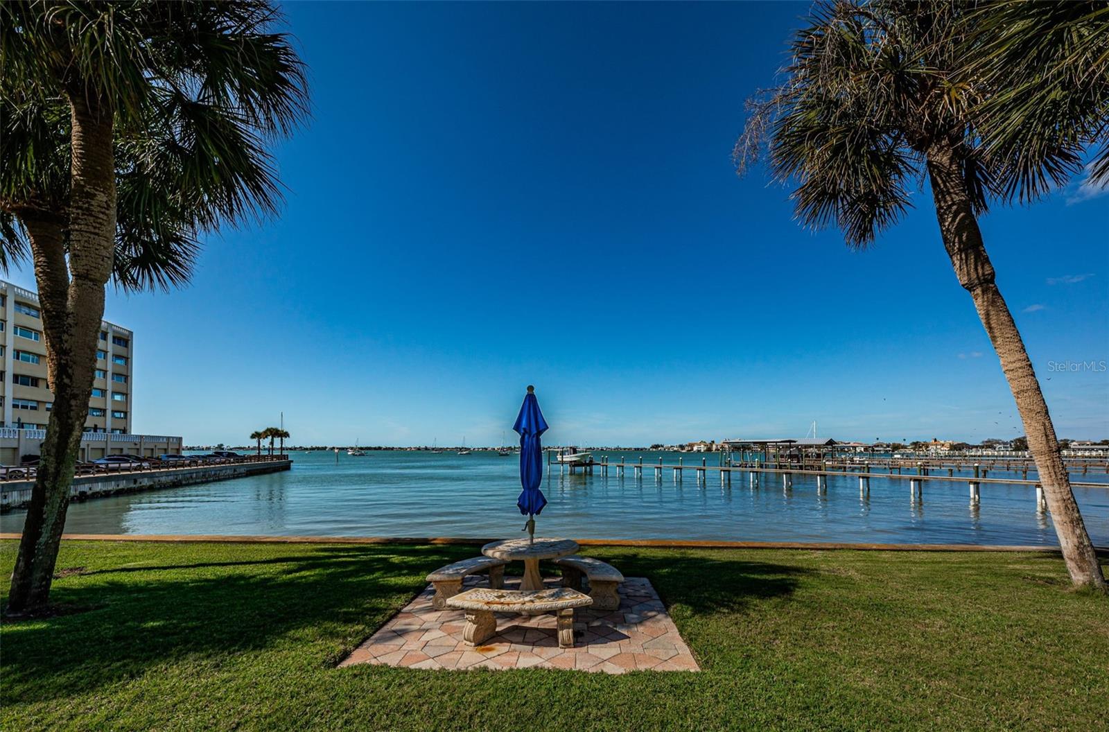 Image 44 of 51 For 100 Bluff View Drive 306c