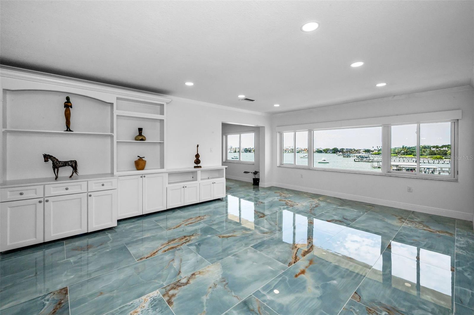 Image 9 of 51 For 100 Bluff View Drive 306c