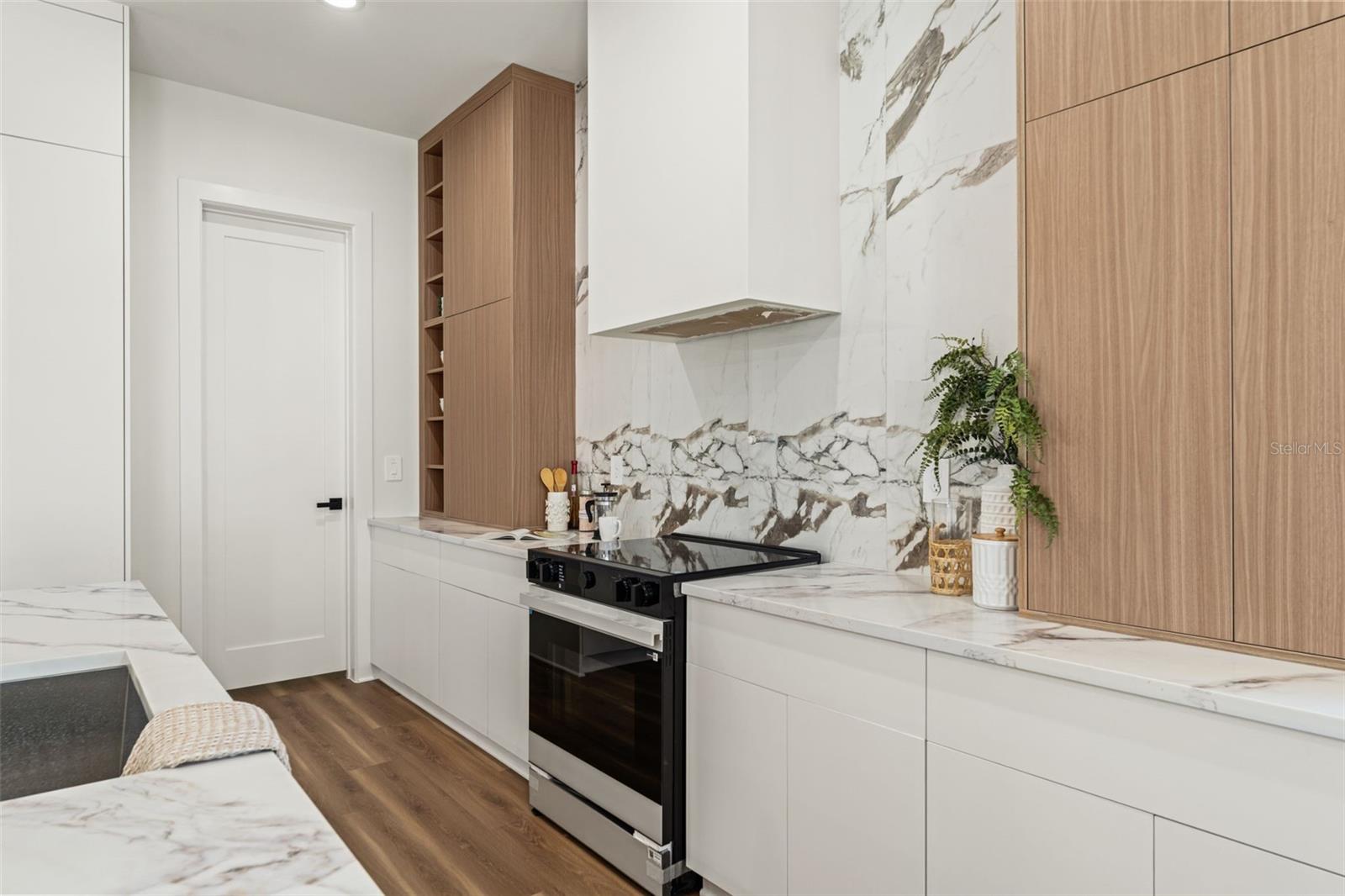 Image 13 of 51 For 10194 Hodson Place