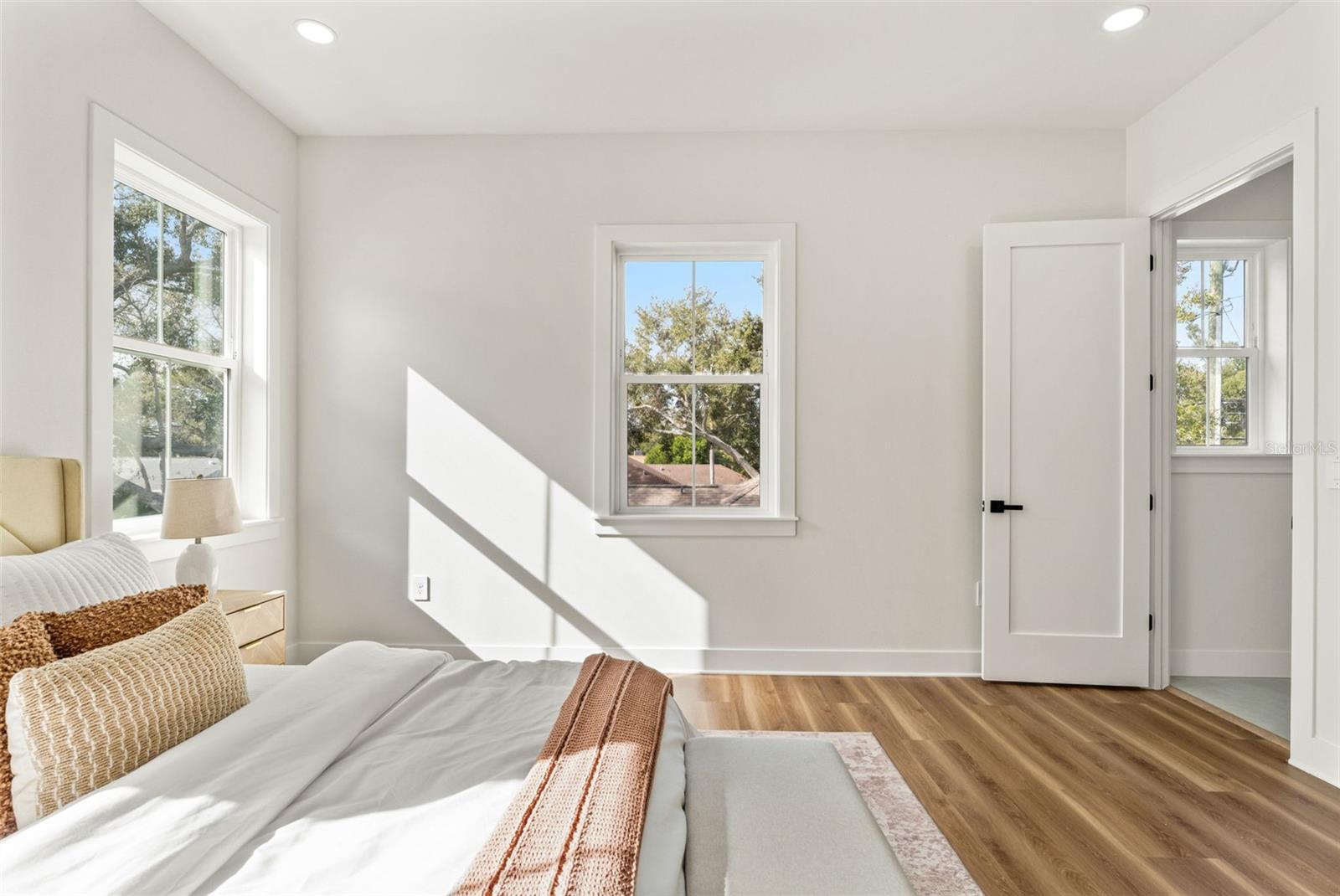 Image 18 of 51 For 10194 Hodson Place