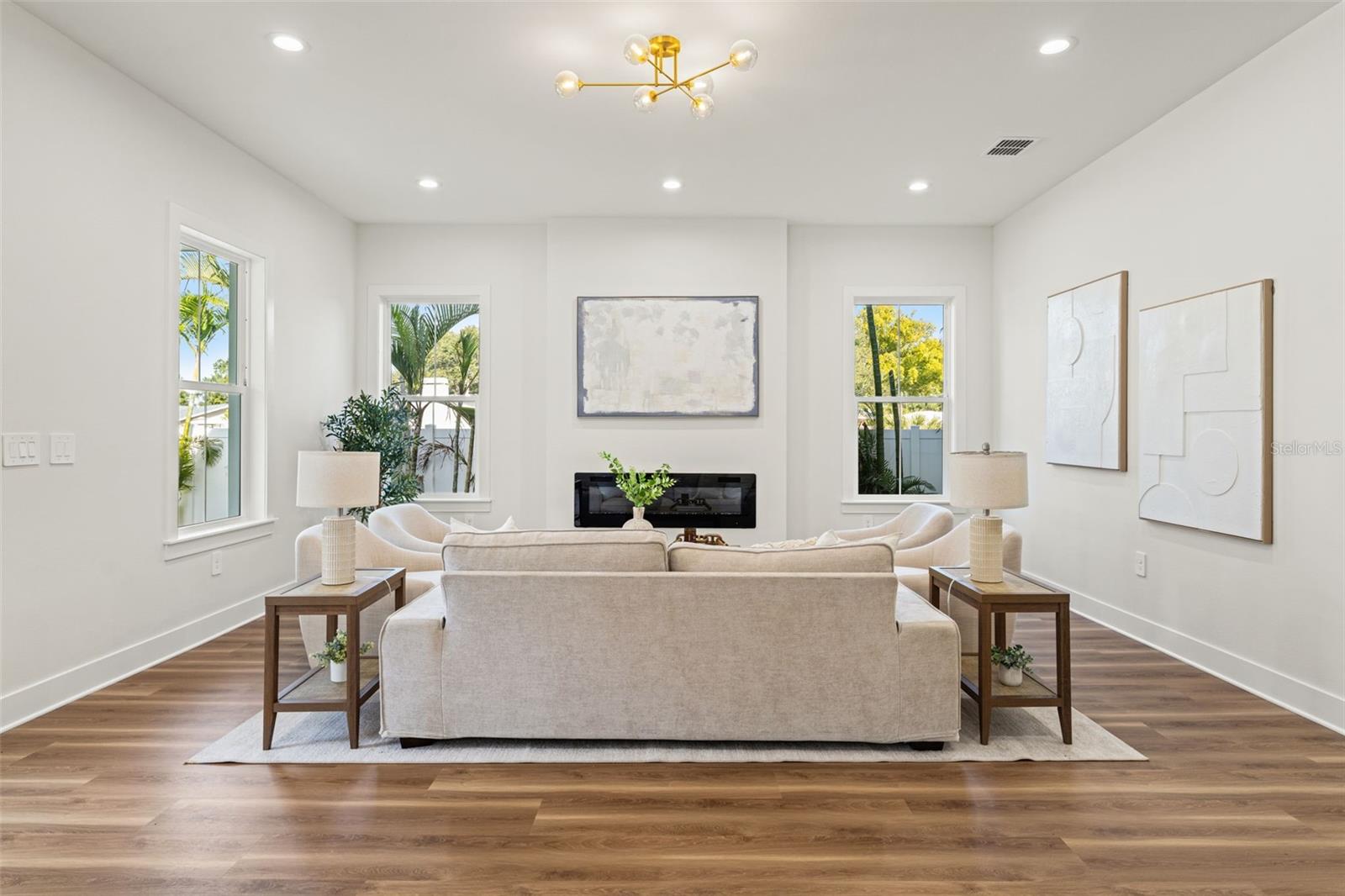 Image 4 of 51 For 10194 Hodson Place