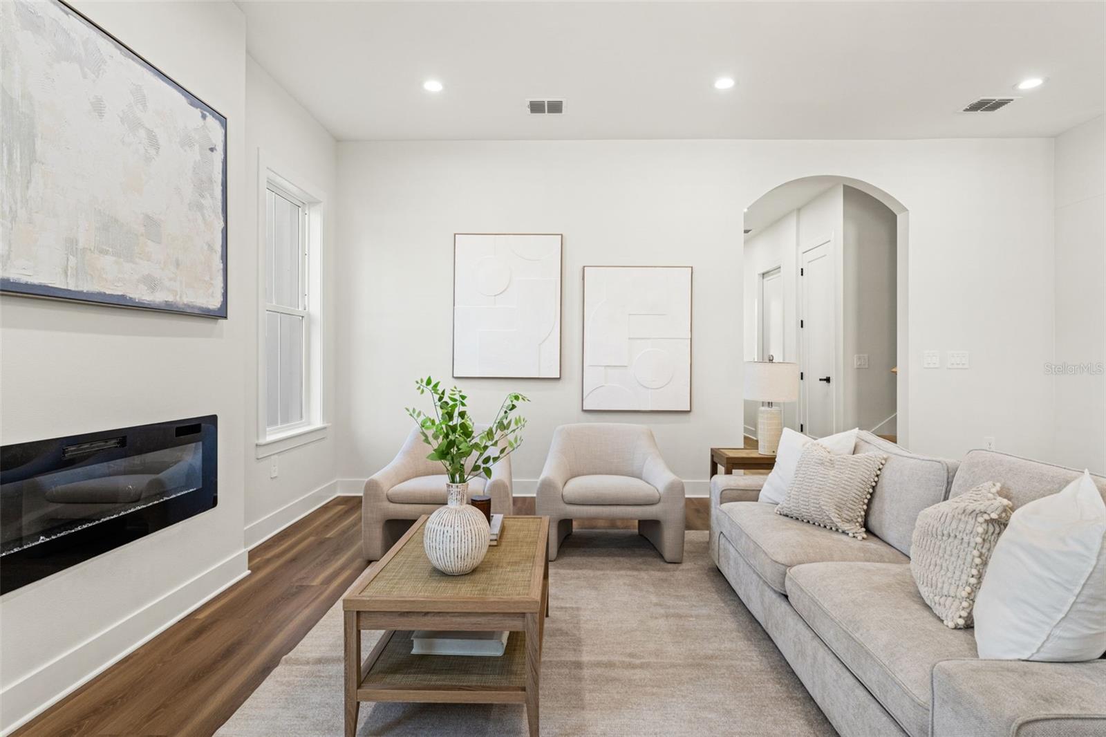 Image 7 of 51 For 10194 Hodson Place