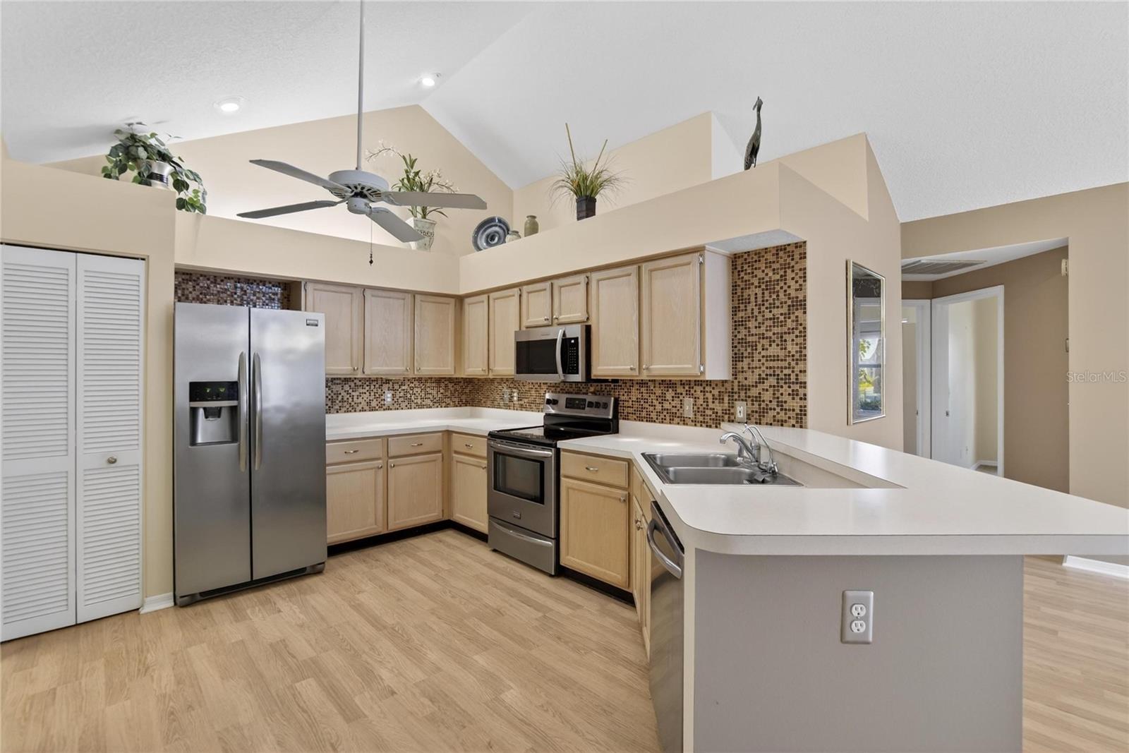 Image 17 of 51 For 1111 Golfview Woods Drive 1111