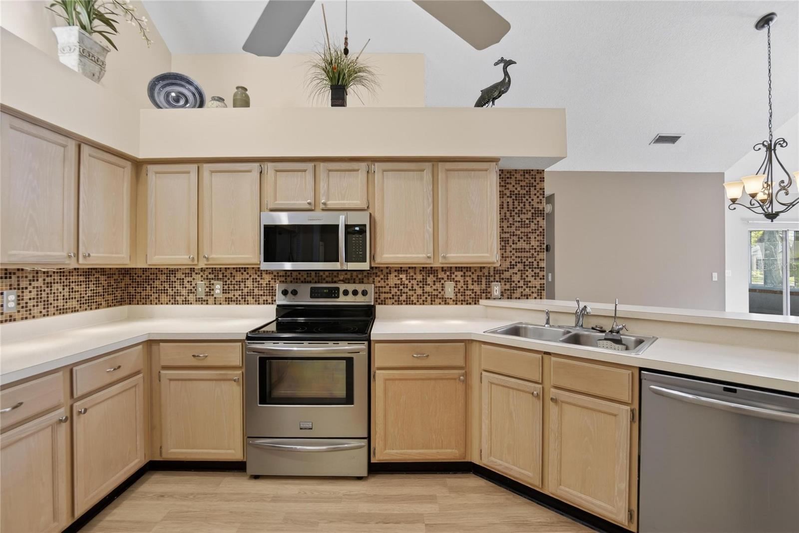 Image 18 of 51 For 1111 Golfview Woods Drive 1111