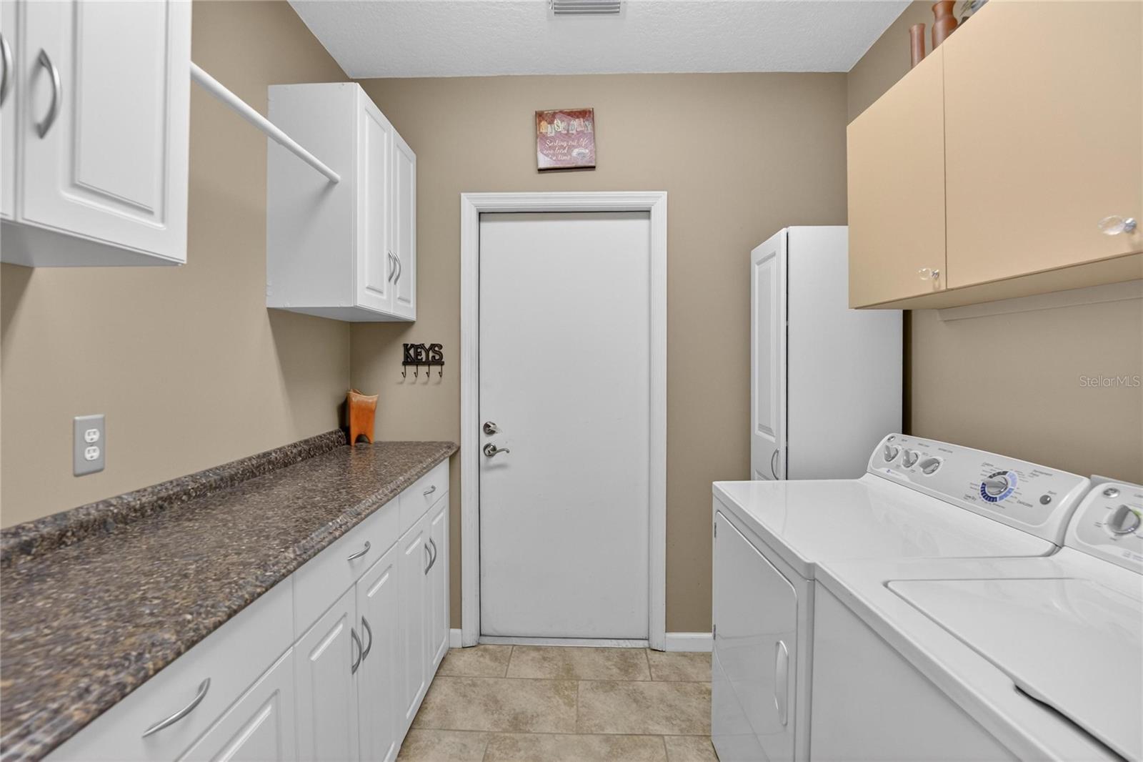 Image 20 of 51 For 1111 Golfview Woods Drive 1111