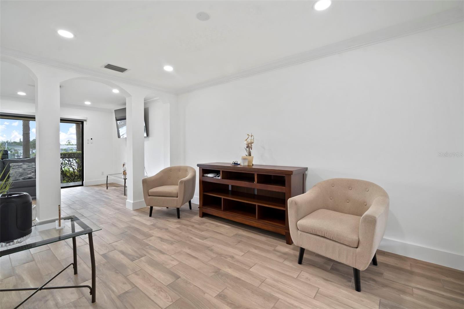 Image 14 of 84 For 634 Yardarm Drive