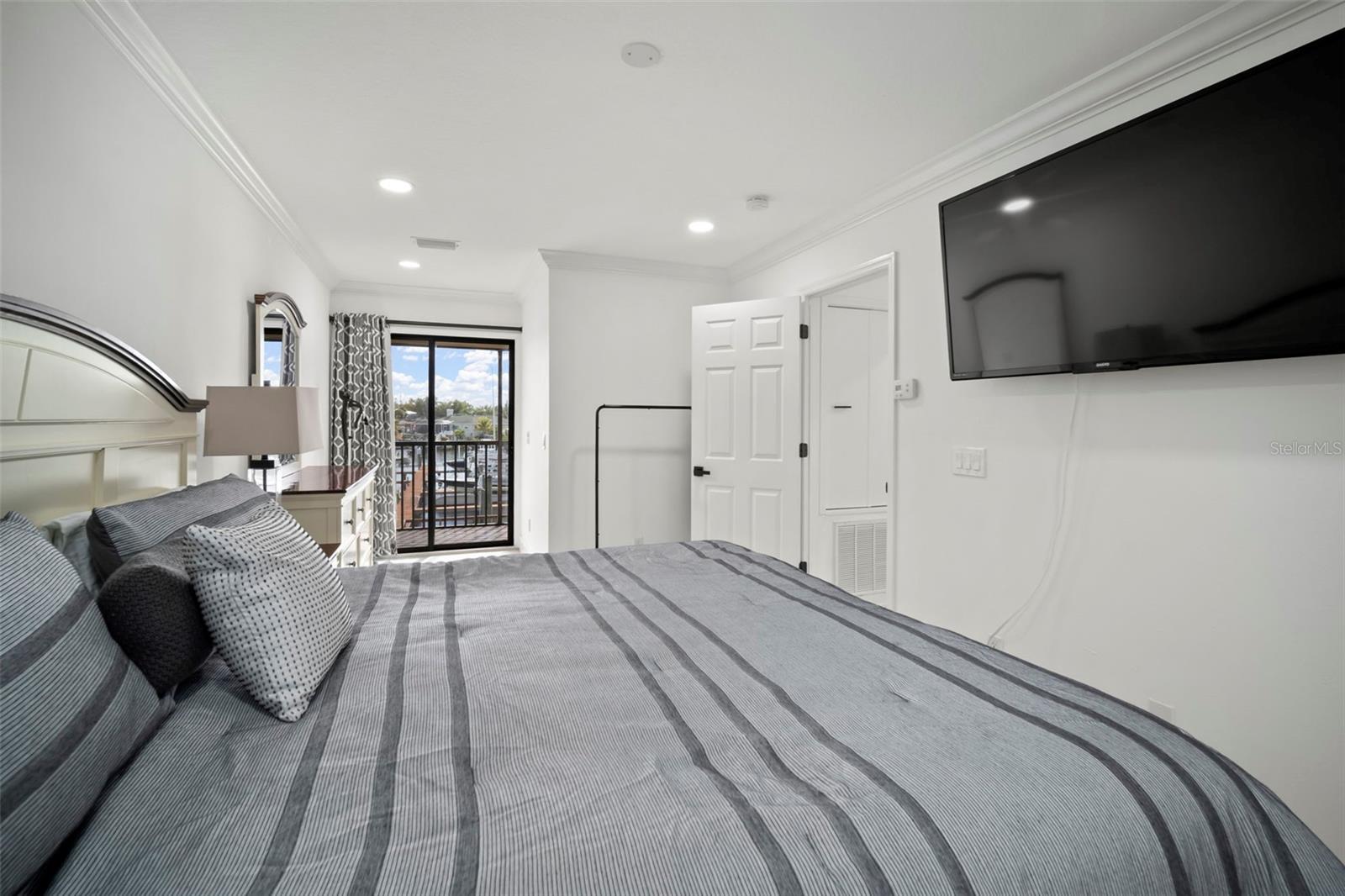 Image 32 of 84 For 634 Yardarm Drive