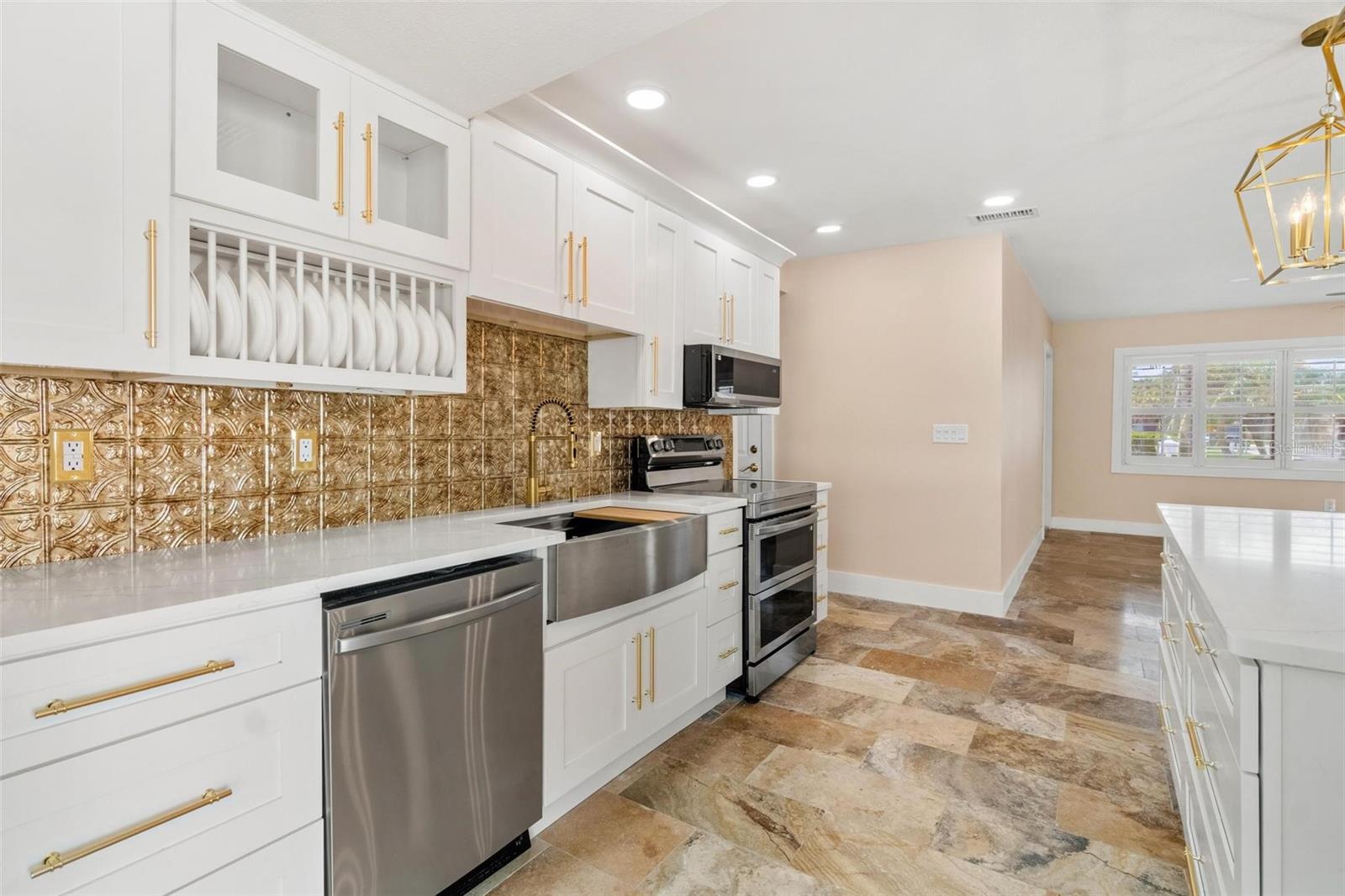 Image 13 of 53 For 325 Martin Luther King Jr Drive