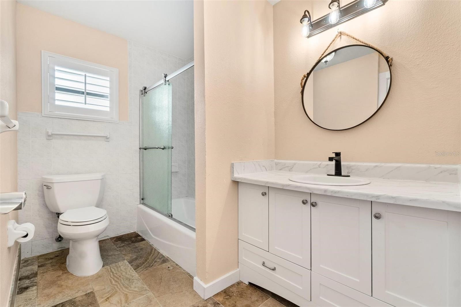 Image 26 of 53 For 325 Martin Luther King Jr Drive