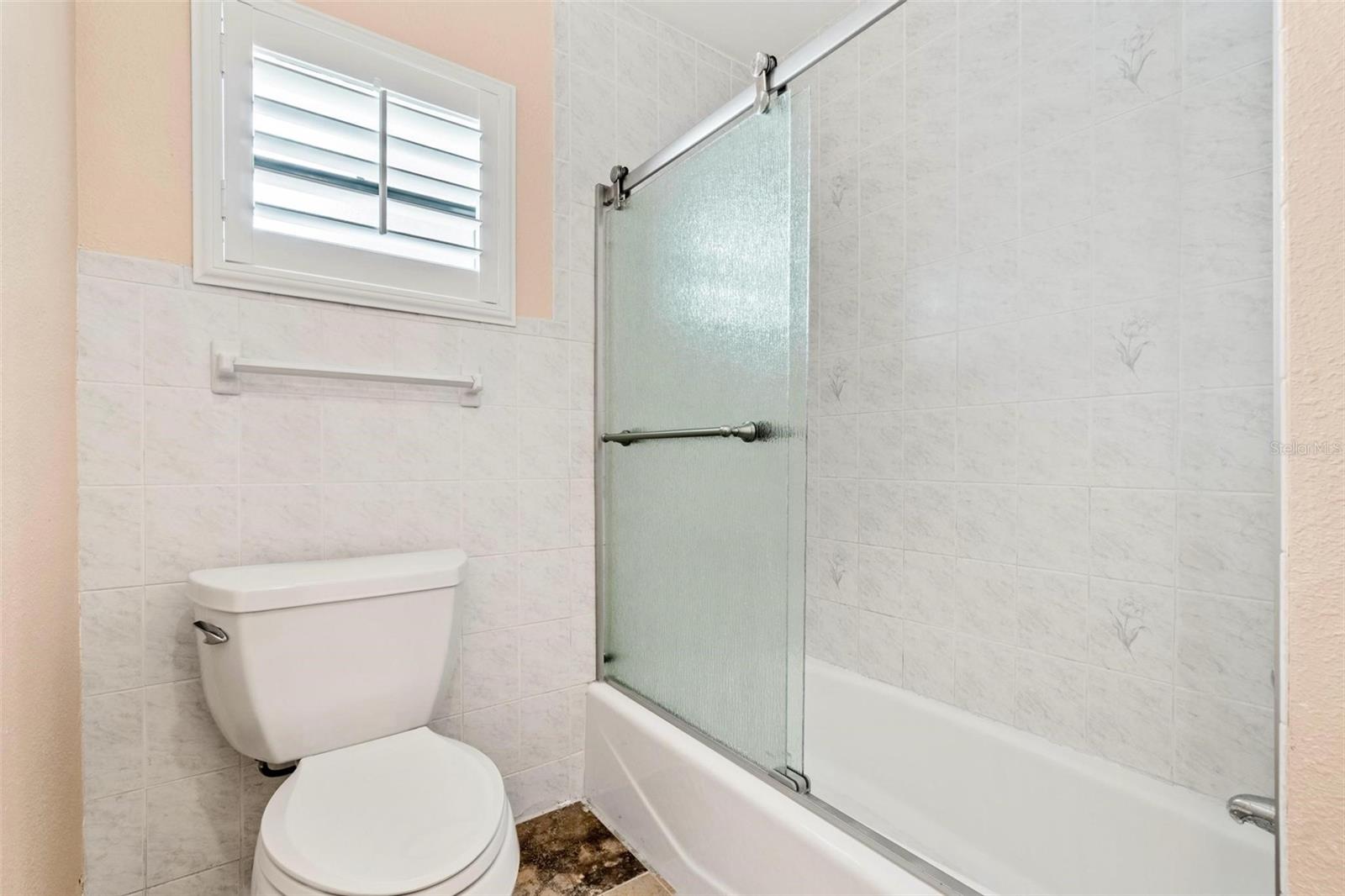 Image 27 of 53 For 325 Martin Luther King Jr Drive