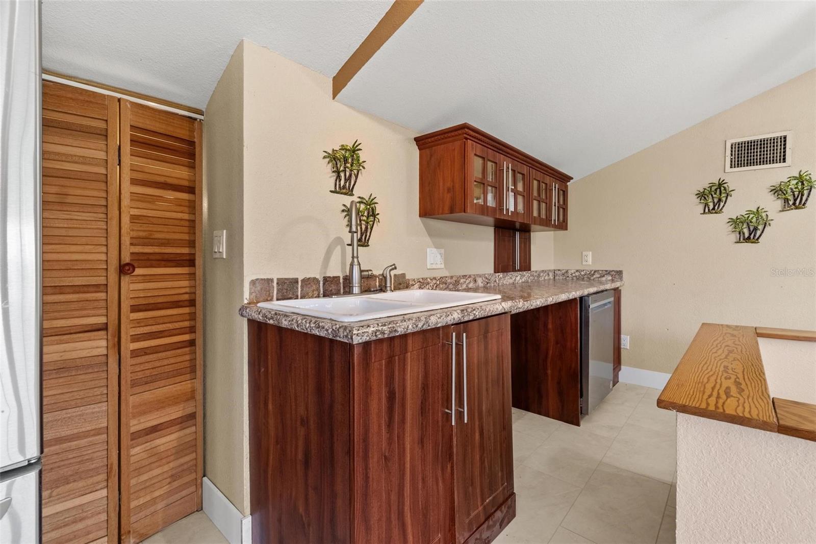 Image 39 of 53 For 325 Martin Luther King Jr Drive