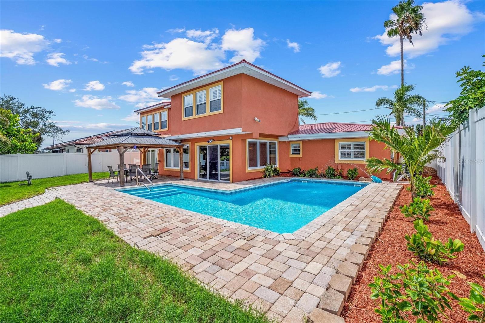 Image 4 of 53 For 325 Martin Luther King Jr Drive