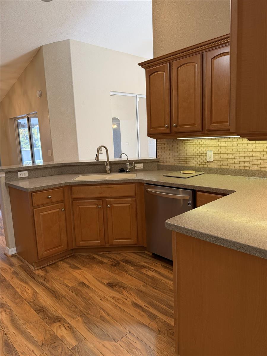 Image 4 of 28 For 4672 Mulgrave Avenue