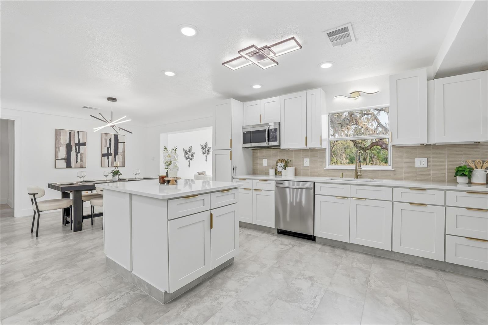 Image 10 of 45 For 1005 Cedar Lake Drive