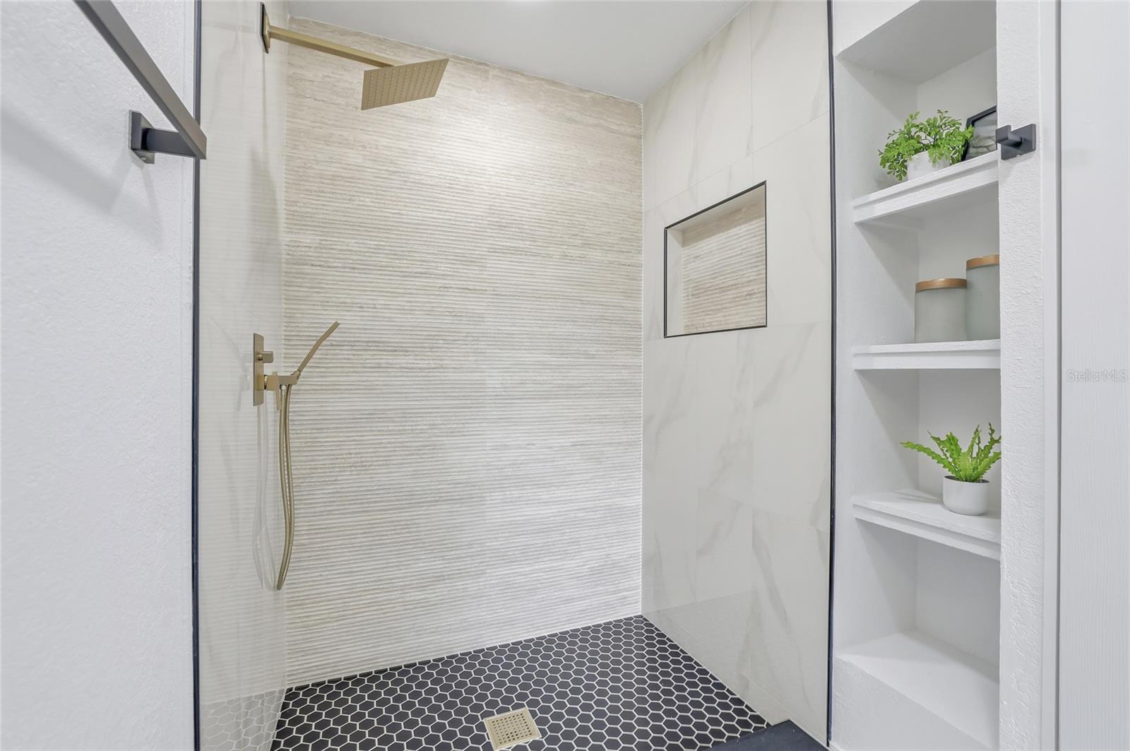 Image 20 of 45 For 1005 Cedar Lake Drive