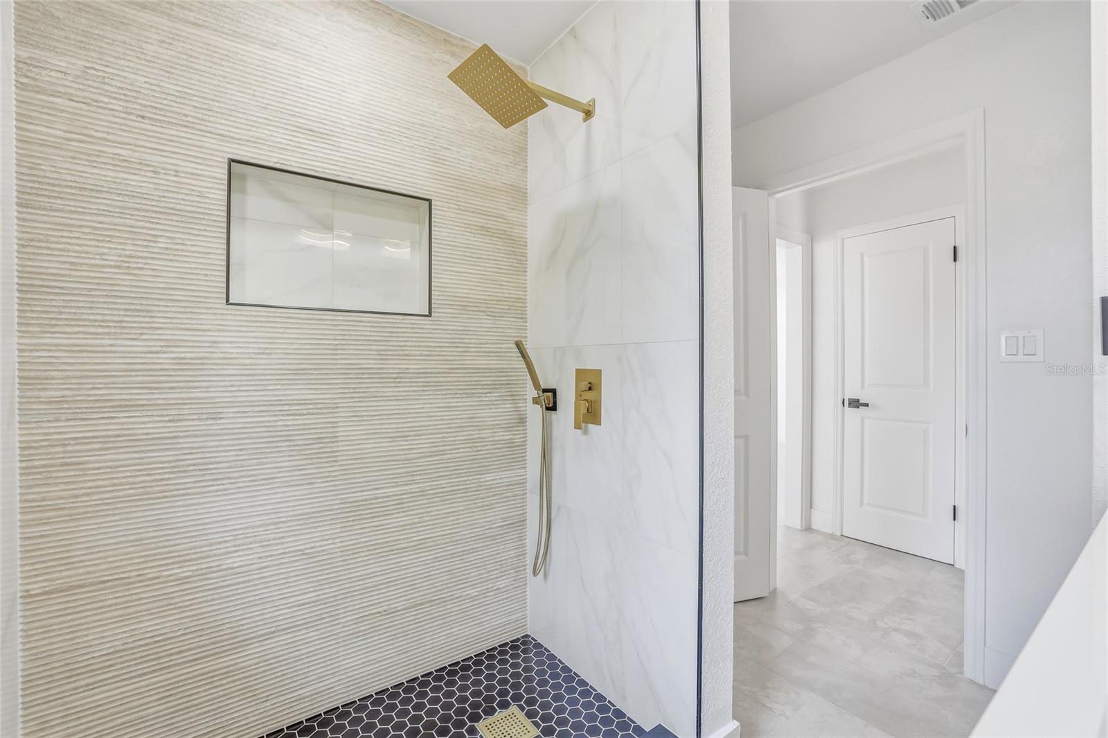 Image 24 of 45 For 1005 Cedar Lake Drive