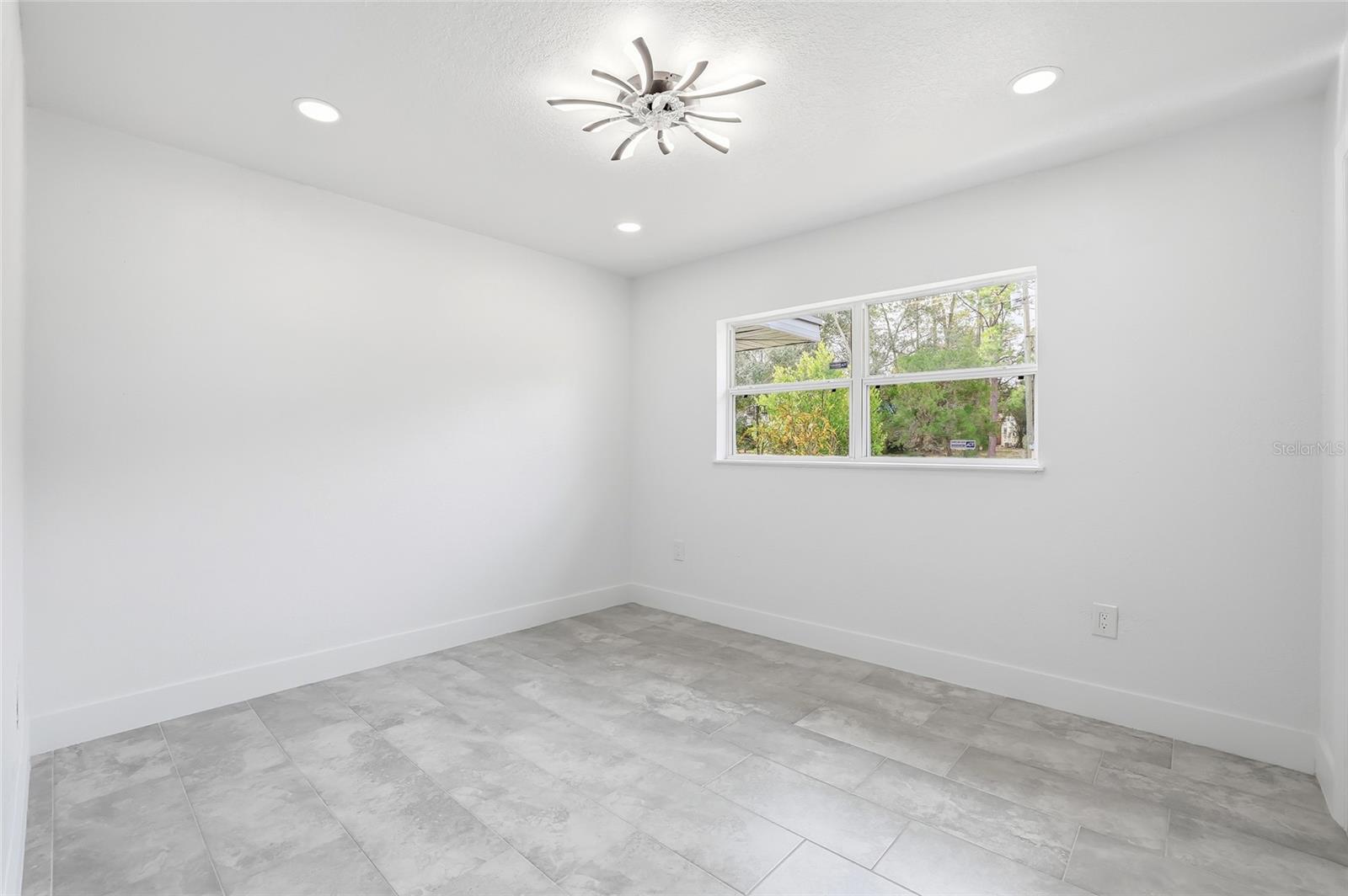 Image 25 of 45 For 1005 Cedar Lake Drive