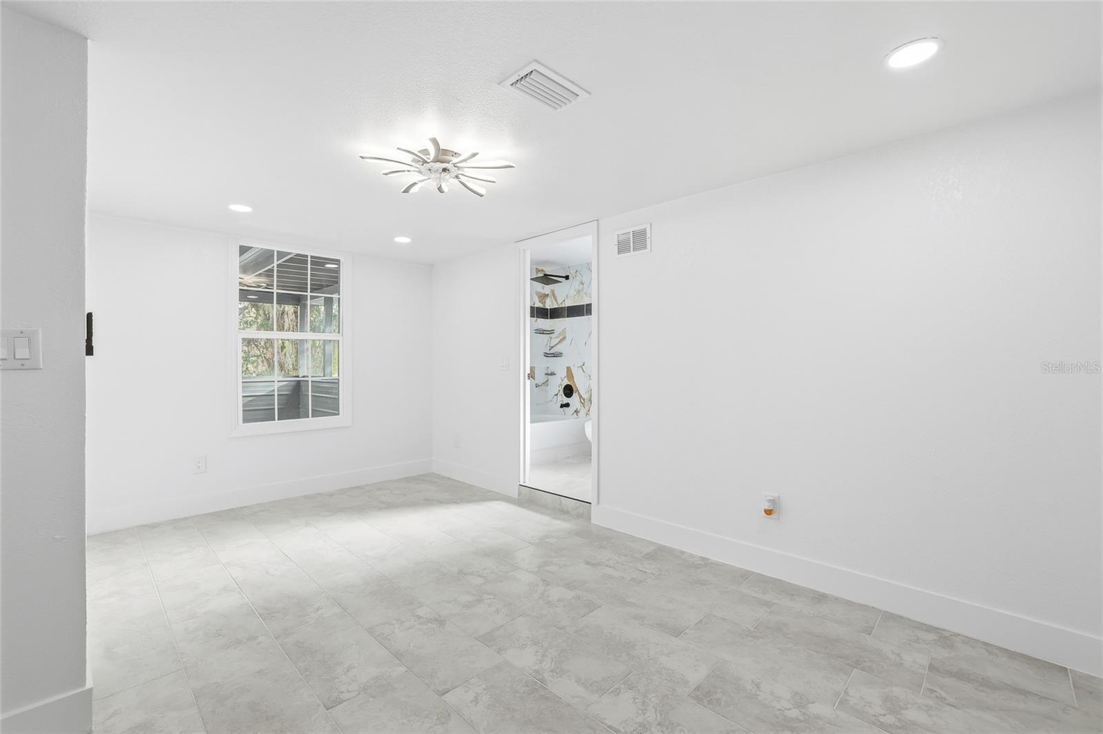 Image 27 of 45 For 1005 Cedar Lake Drive