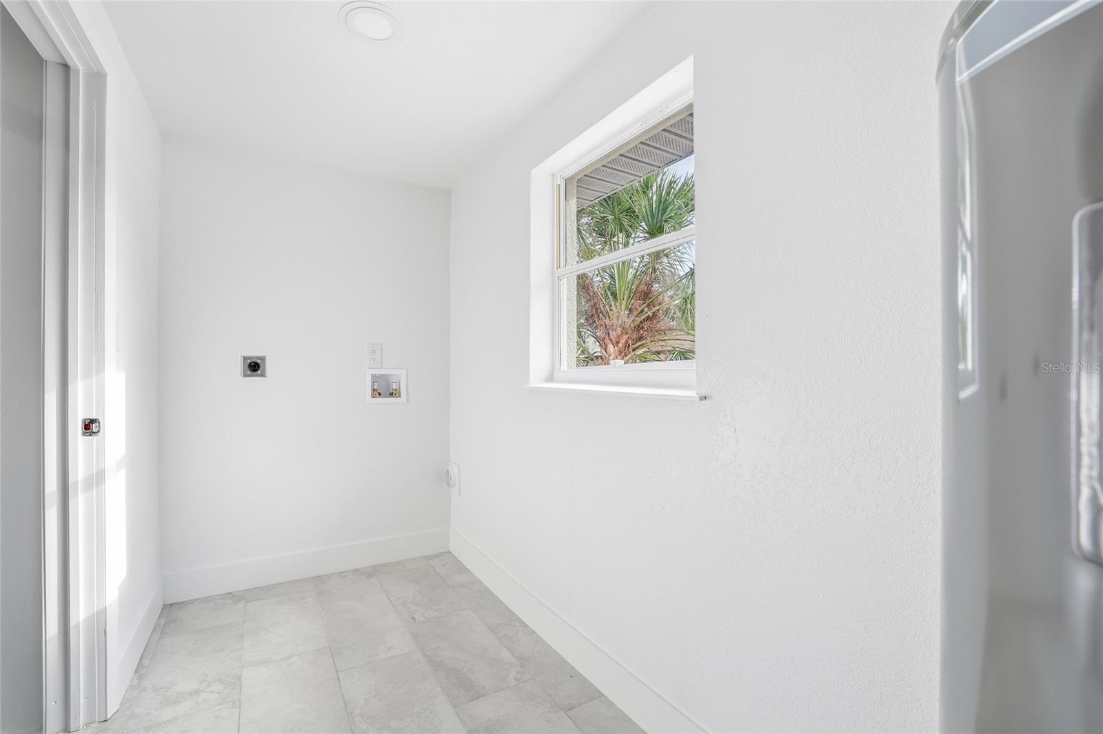 Image 32 of 45 For 1005 Cedar Lake Drive