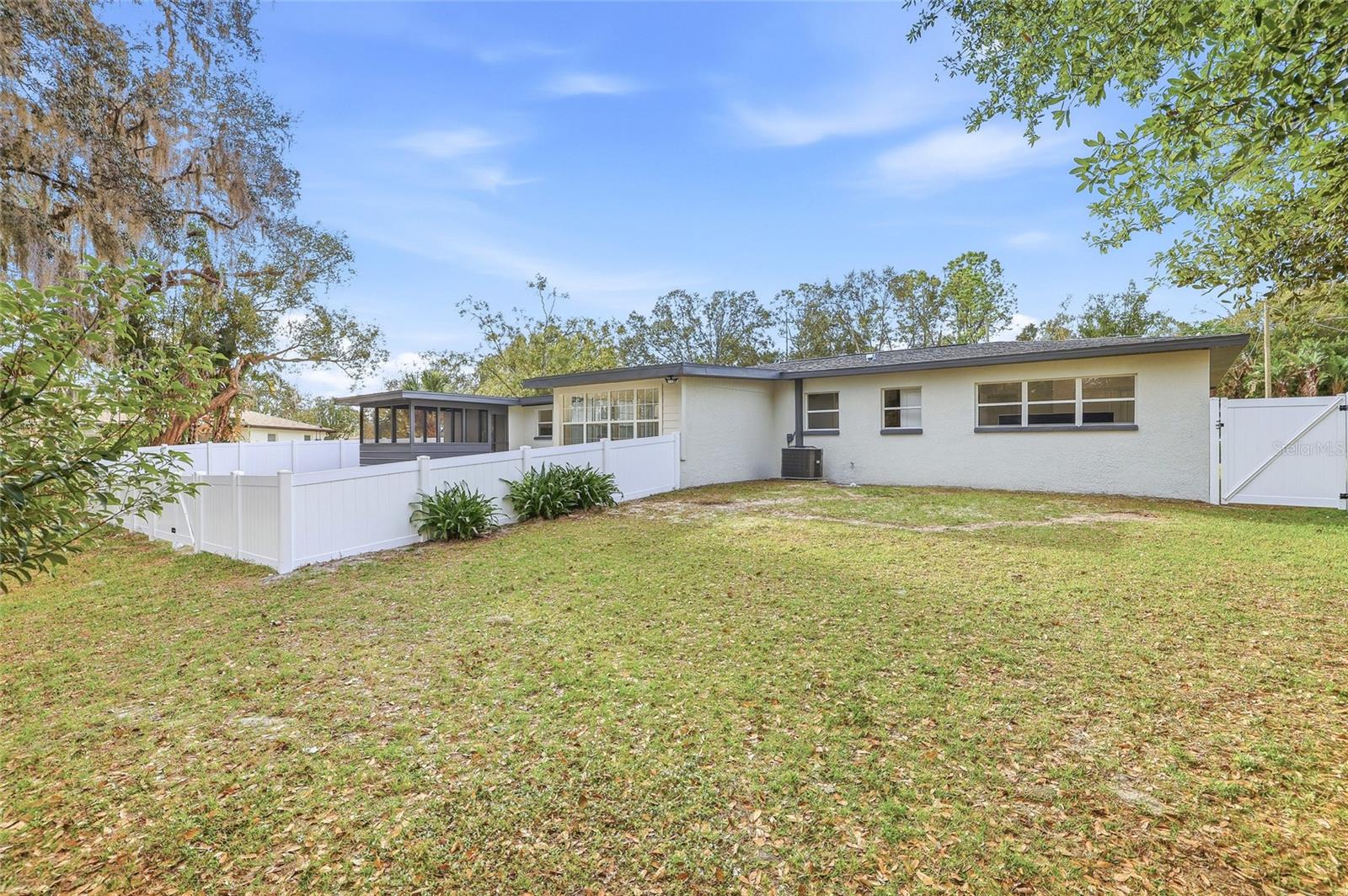 Image 36 of 45 For 1005 Cedar Lake Drive