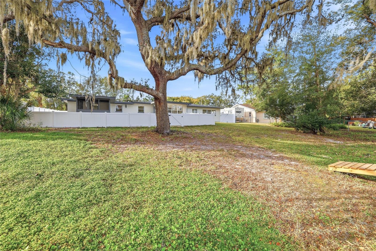 Image 37 of 45 For 1005 Cedar Lake Drive