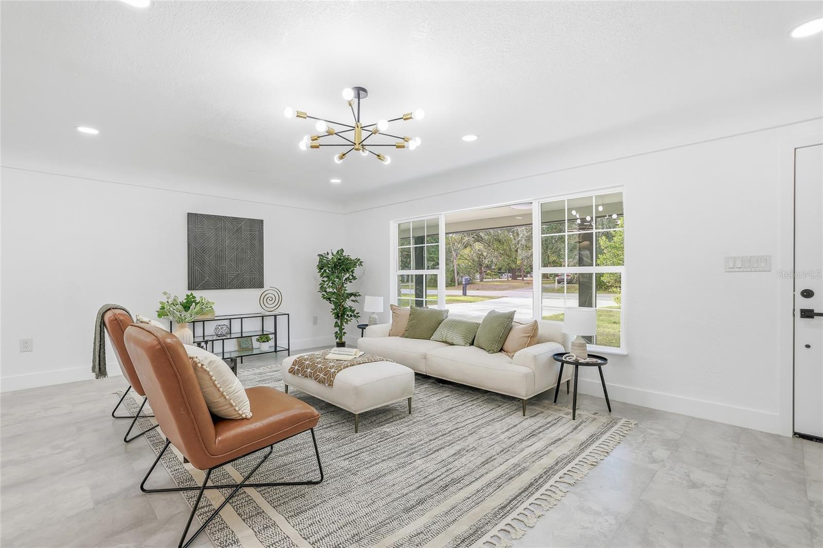 Image 4 of 45 For 1005 Cedar Lake Drive