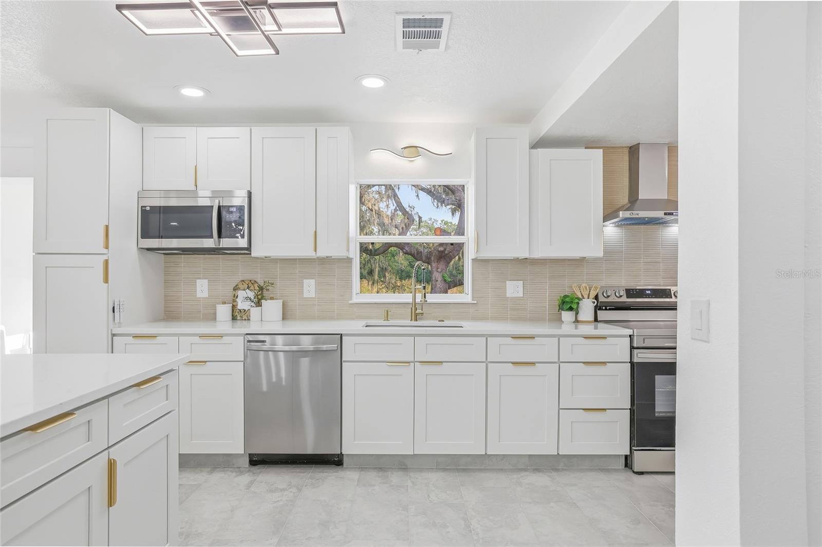 Image 8 of 45 For 1005 Cedar Lake Drive