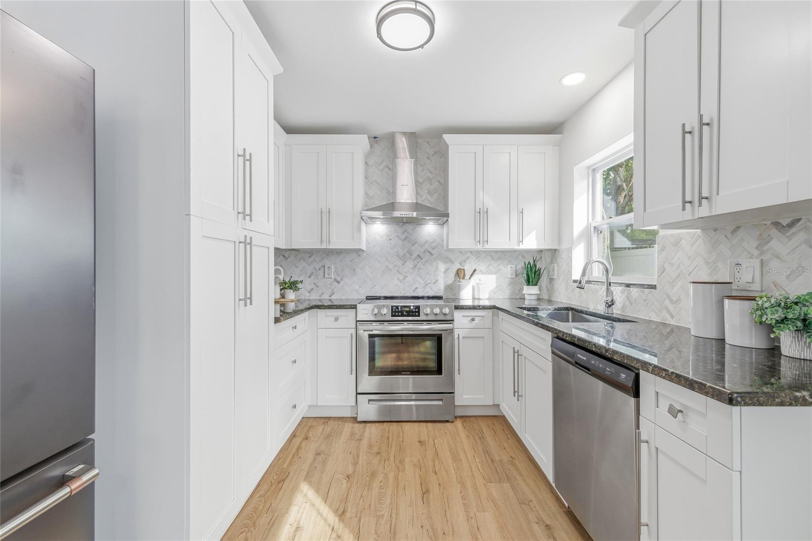 Image 10 of 38 For 3307 Ballast Point Boulevard