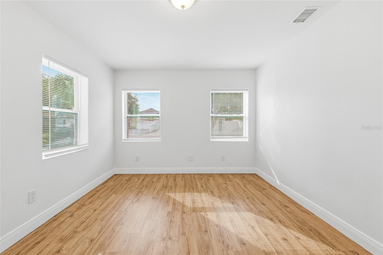 Image 13 of 38 For 3307 Ballast Point Boulevard