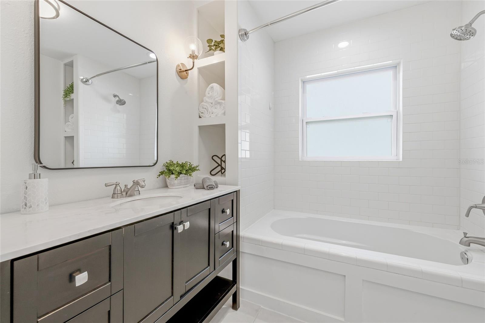 Image 17 of 38 For 3307 Ballast Point Boulevard