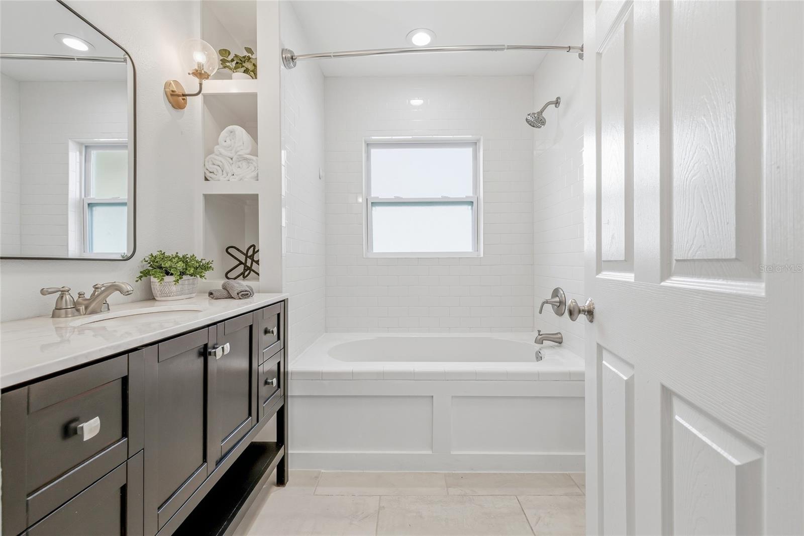 Image 18 of 38 For 3307 Ballast Point Boulevard