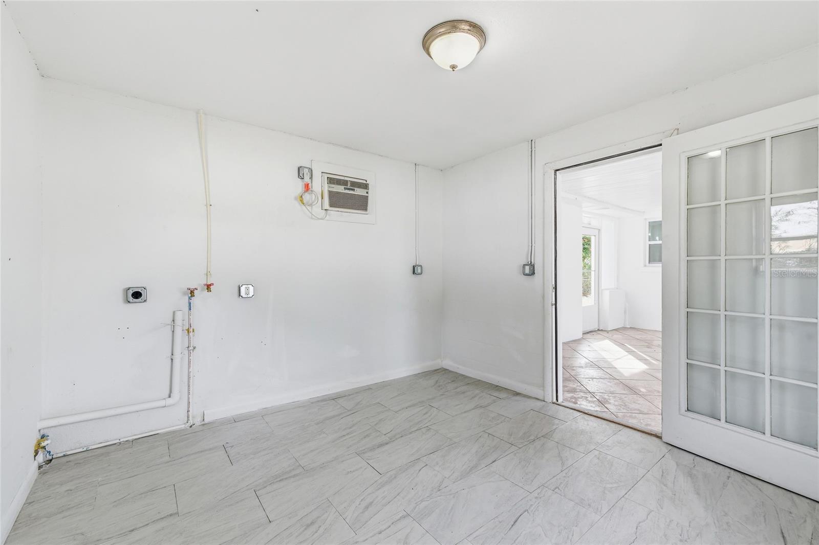 Image 30 of 38 For 3307 Ballast Point Boulevard