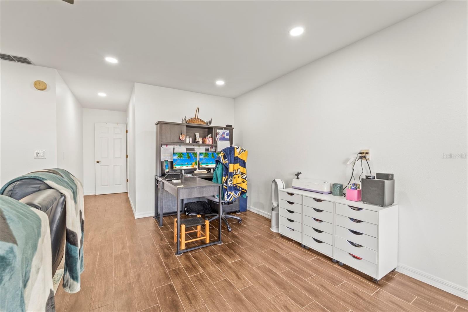 Image 41 of 87 For 2385 Hanover Drive