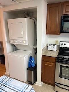 Image 4 of 10 For 708 Oakgrove Drive 233