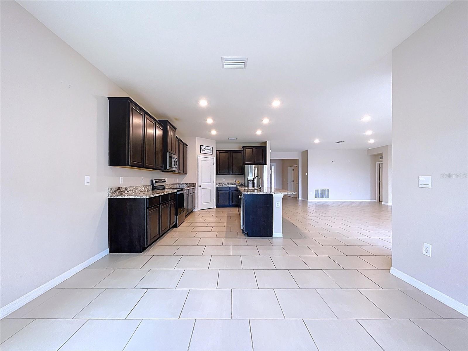 Image 22 of 69 For 10609 Laxer Cay Loop