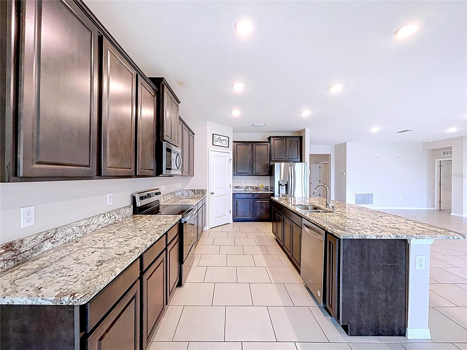 Image 29 of 69 For 10609 Laxer Cay Loop