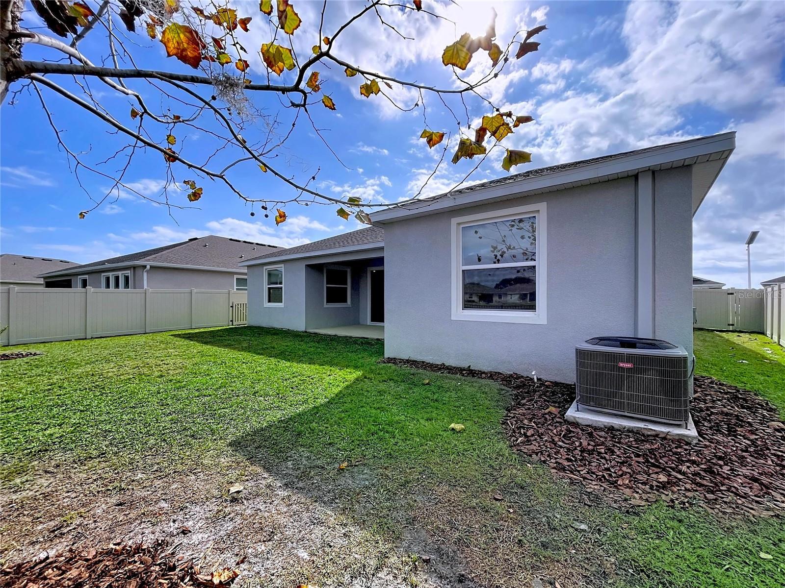 Image 36 of 69 For 10609 Laxer Cay Loop